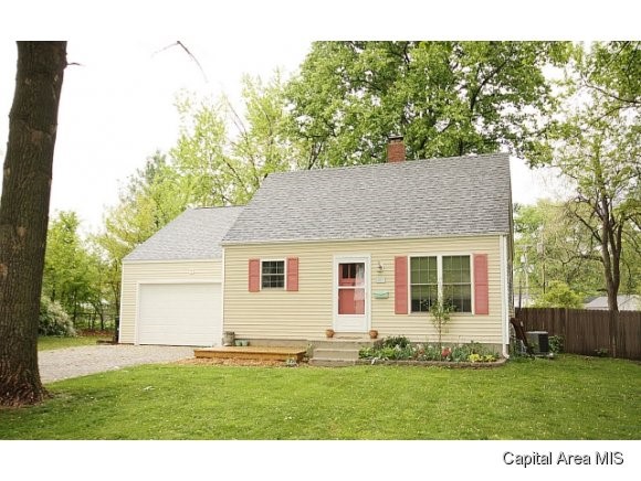 2013 East Buchanan Street Springfield, IL 62703 - Photo 1 of 14
