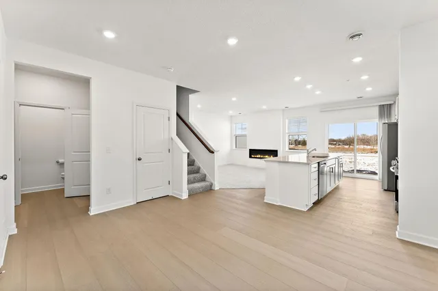 $2,450 | 2239 Tyrone Drive South, Shakopee, MN 55379