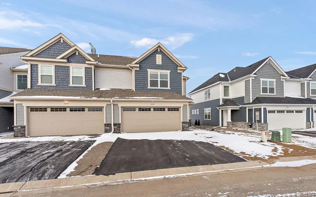 $2,450 | 2239 Tyrone Drive South, Shakopee, MN 55379