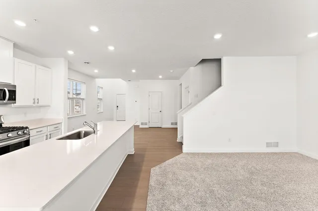 $2,450 | 2239 Tyrone Drive South, Shakopee, MN 55379