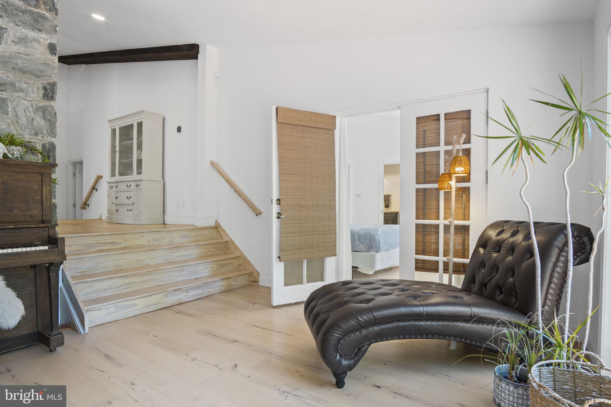 154 Calvary Church Road Wrightsville, PA 17368 - Photo 40 of 89 a living room with furniture and a potted plant