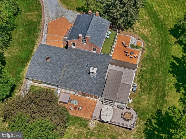 a view of a house with a back yard