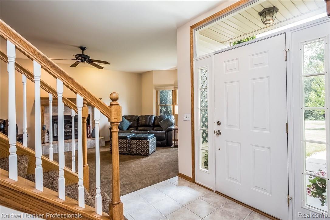 006-Foyer-2908847-large.jpg