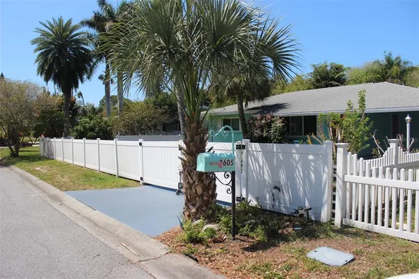 $2,700 | 3605 Iroquois Avenue, Sarasota, FL 34234