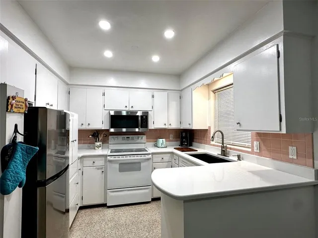 $2,650 | 3605 Iroquois Avenue, Sarasota, FL 34234