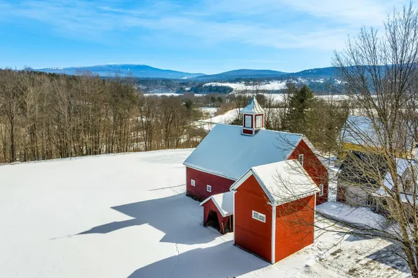 $630,000 | 68 Doe Lane, Newbury, VT 05051