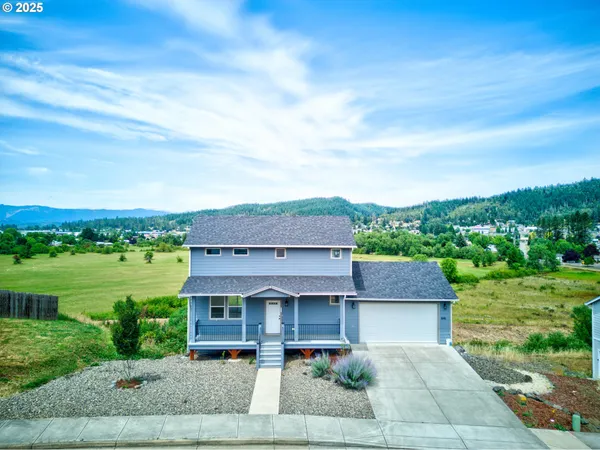 $430,000 | 845 Forest Heights Street, Sutherlin, OR 97479