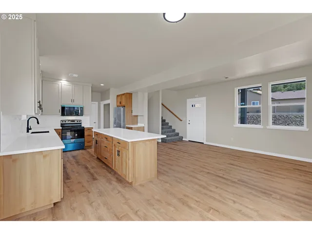 $430,000 | 845 Forest Heights Street, Sutherlin, OR 97479