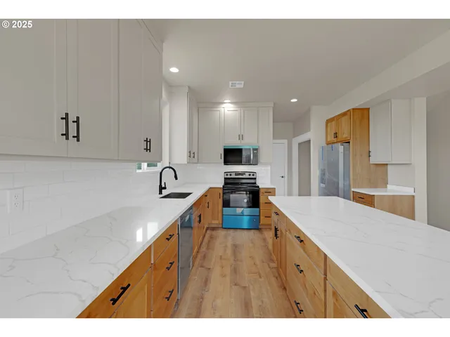 $430,000 | 845 Forest Heights Street, Sutherlin, OR 97479