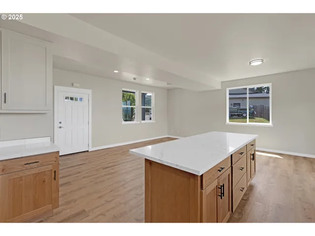 $430,000 | 845 Forest Heights Street, Sutherlin, OR 97479