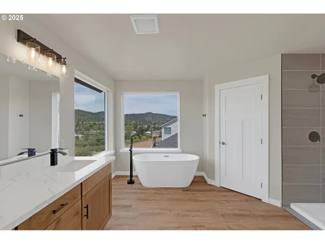 $430,000 | 845 Forest Heights Street, Sutherlin, OR 97479