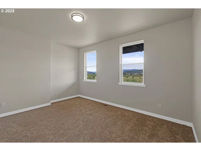 $430,000 | 845 Forest Heights Street, Sutherlin, OR 97479