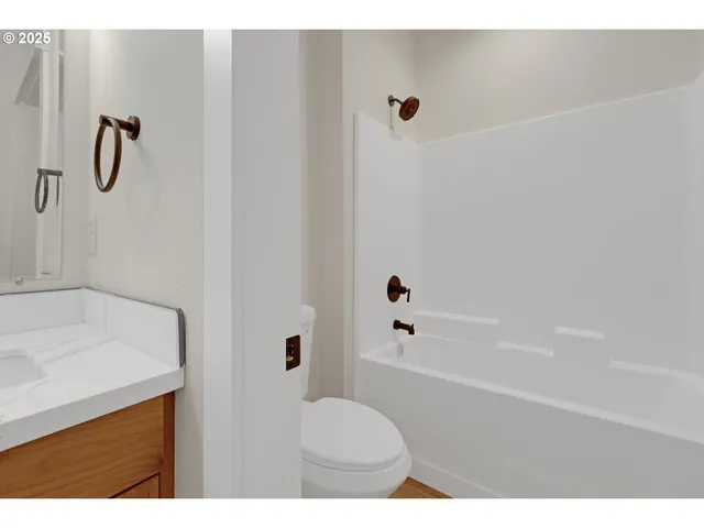 $430,000 | 845 Forest Heights Street, Sutherlin, OR 97479