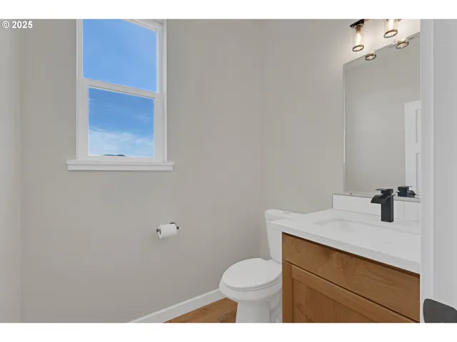 $430,000 | 845 Forest Heights Street, Sutherlin, OR 97479