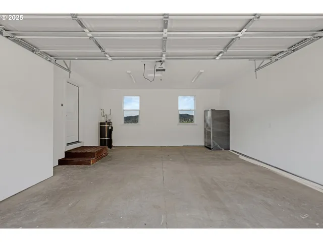 $430,000 | 845 Forest Heights Street, Sutherlin, OR 97479