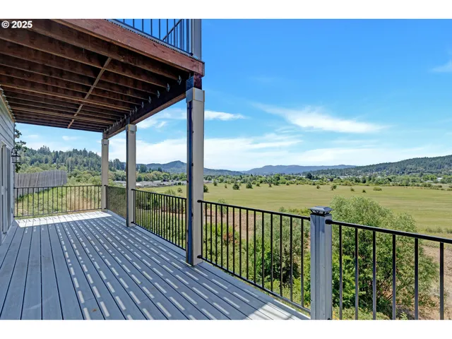 $430,000 | 845 Forest Heights Street, Sutherlin, OR 97479