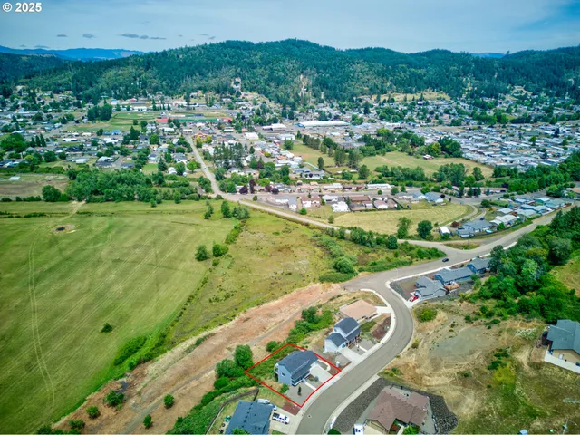 $430,000 | 845 Forest Heights Street, Sutherlin, OR 97479