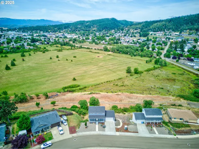 $430,000 | 845 Forest Heights Street, Sutherlin, OR 97479