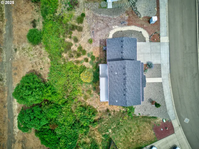 $430,000 | 845 Forest Heights Street, Sutherlin, OR 97479