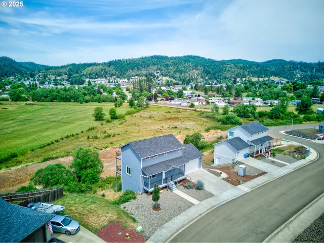 $430,000 | 845 Forest Heights Street, Sutherlin, OR 97479