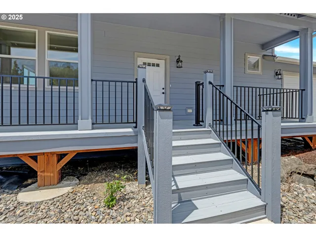 $430,000 | 845 Forest Heights Street, Sutherlin, OR 97479