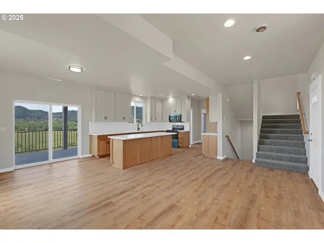 $430,000 | 845 Forest Heights Street, Sutherlin, OR 97479