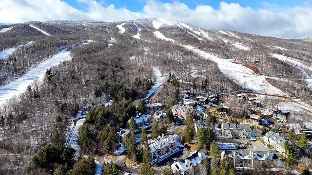 $699,000 | 4 L Trailside Village Way, Unit H34, West Dover, VT 05356