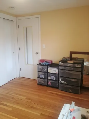 a room with a dresser