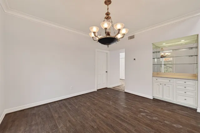 $3,995 | 16 Town Oaks Place, Bellaire, TX 77401