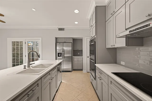 $3,995 | 16 Town Oaks Place, Bellaire, TX 77401