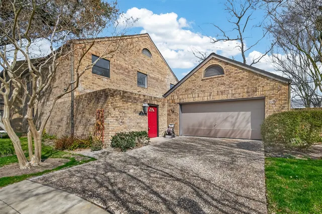 $3,995 | 16 Town Oaks Place, Bellaire, TX 77401