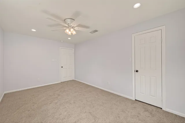 $3,995 | 16 Town Oaks Place, Bellaire, TX 77401