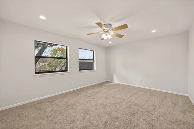 $3,995 | 16 Town Oaks Place, Bellaire, TX 77401