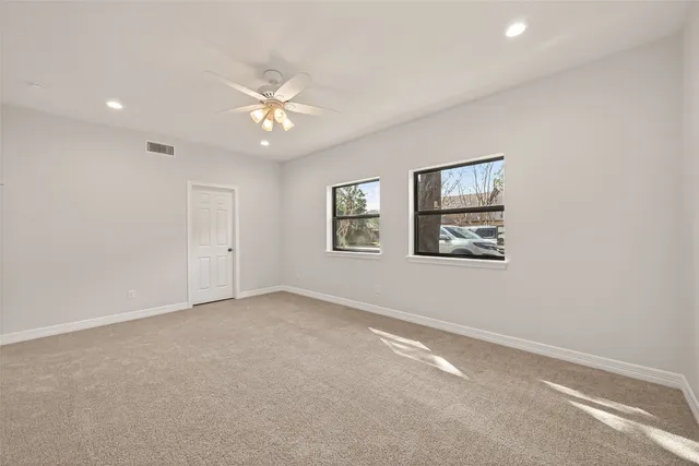 $3,995 | 16 Town Oaks Place, Bellaire, TX 77401