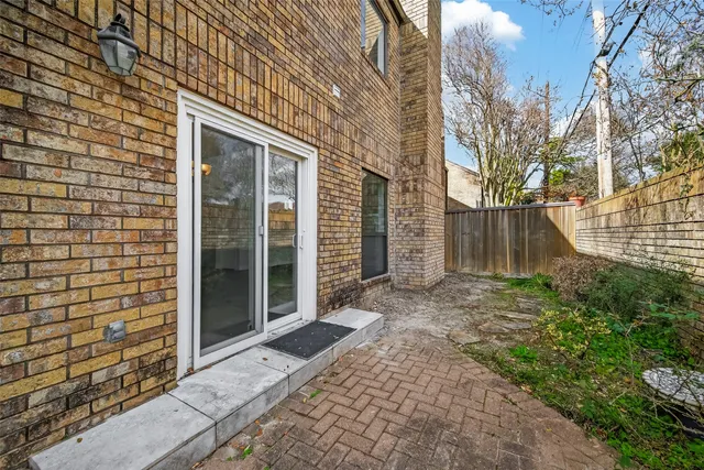 $3,995 | 16 Town Oaks Place, Bellaire, TX 77401