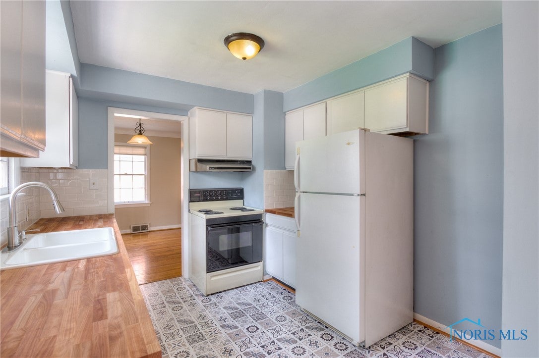 3319 Aldringham Road Toledo, OH 43606 - Photo 11 of 19 Kitchen