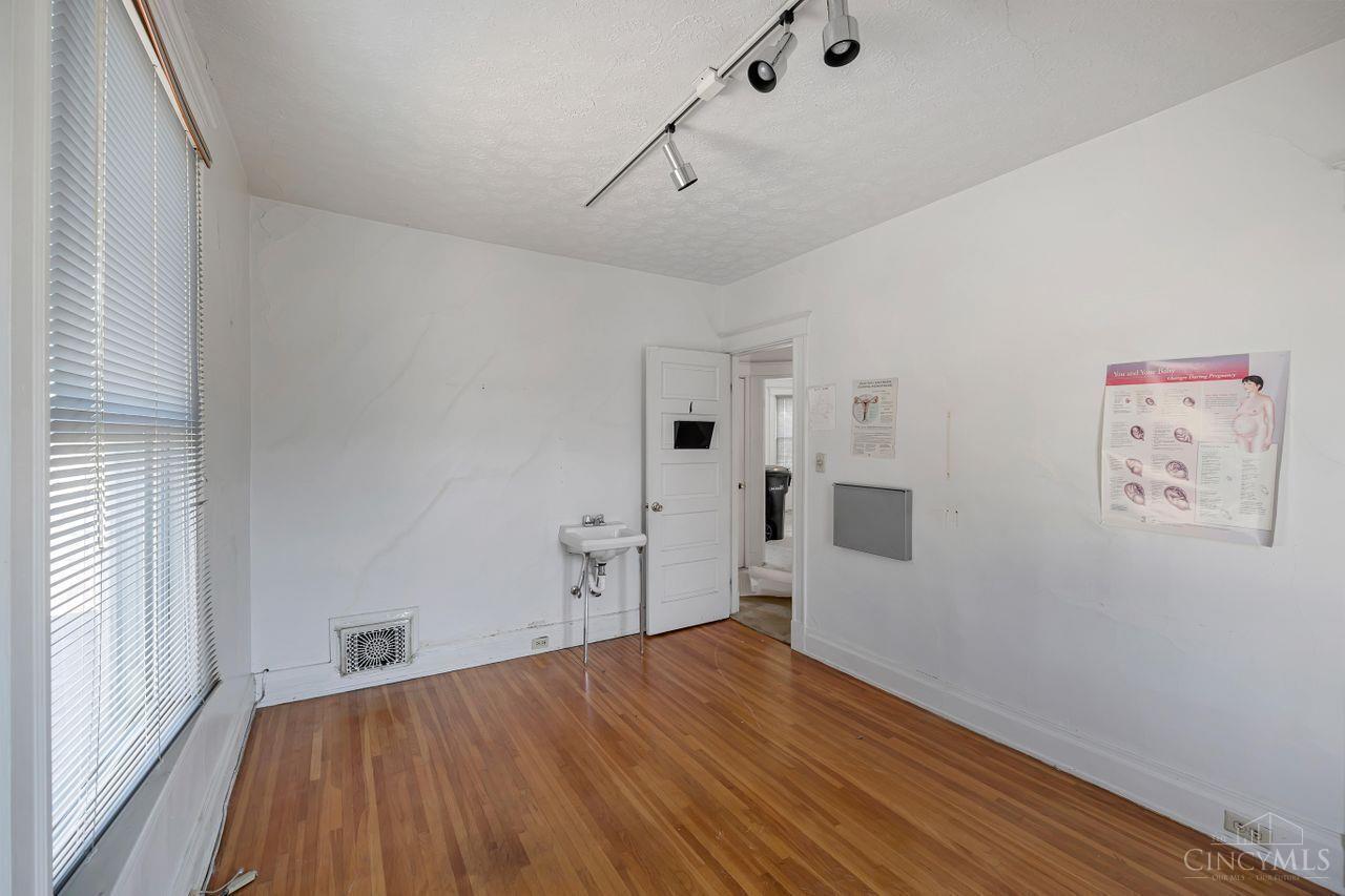 5552 Montgomery Road Cincinnati, OH 45212 - Photo 26 of 44 Gallery Image 26