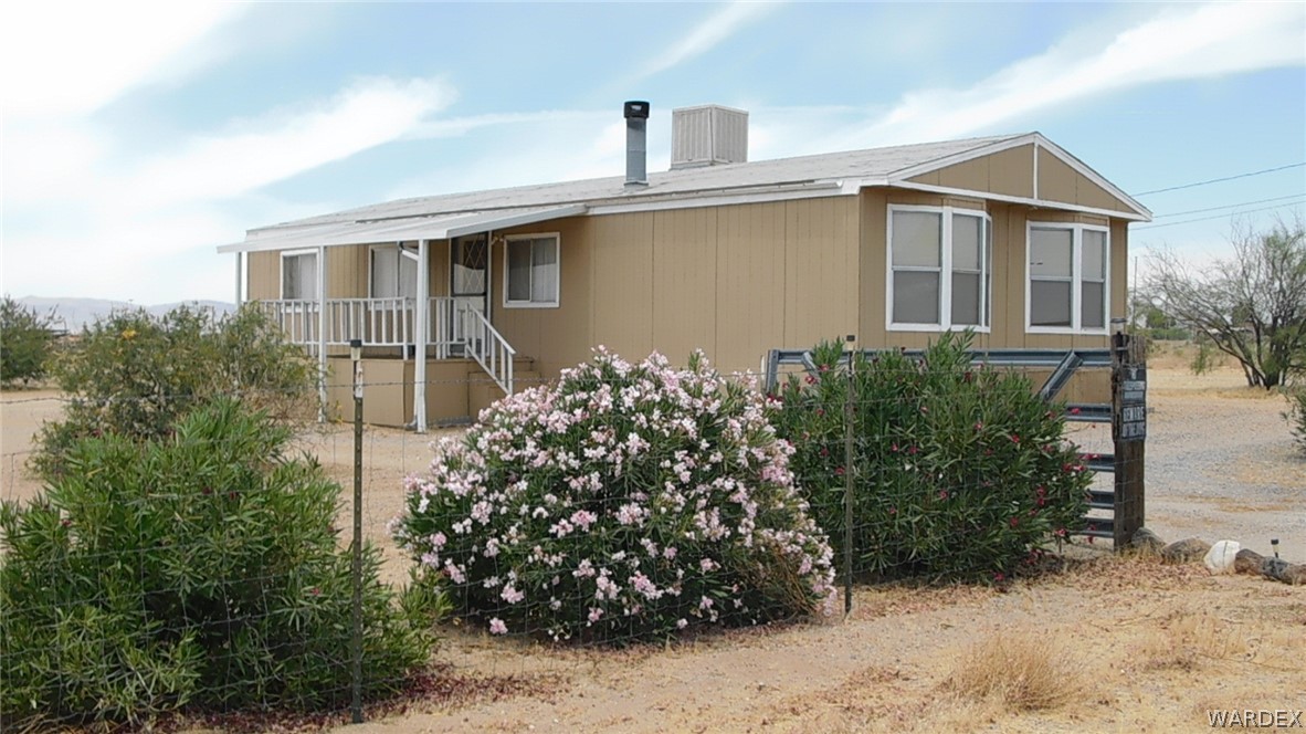 3539 Mobile Road Golden Valley, AZ 86413 - Photo 1 of 18 a front view of a house with garden
