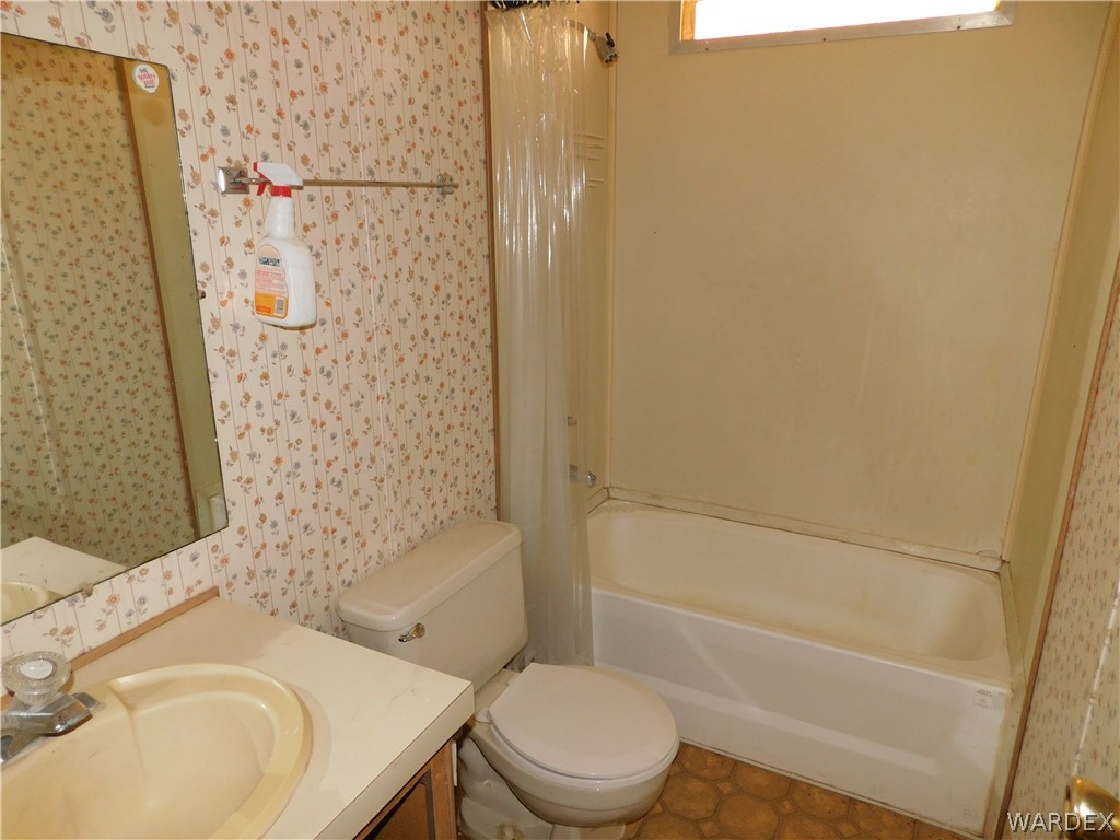 3539 Mobile Road Golden Valley, AZ 86413 - Photo 13 of 18 a bathroom with a sink toilet and shower