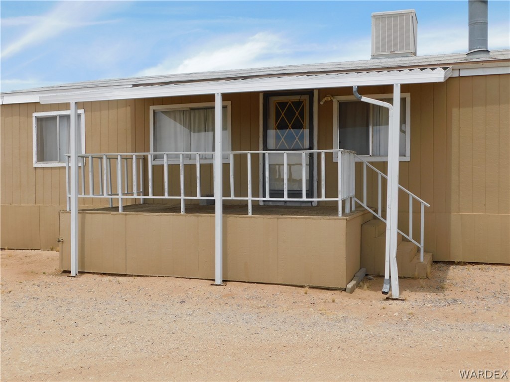 3539 Mobile Road Golden Valley, AZ 86413 - Photo 4 of 18 a view of an empty room