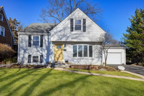 $985,000 | 541 Park Row, Glen Ellyn, IL 60137