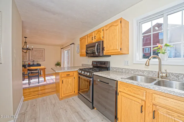 $320,800 | 1 Tracey Court, Troy, NY 12180