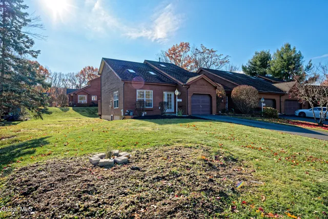 $320,800 | 1 Tracey Court, Troy, NY 12180