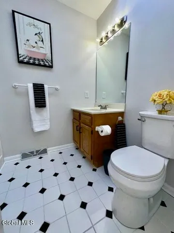 $320,800 | 1 Tracey Court, Troy, NY 12180