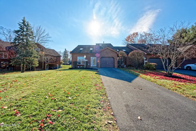 $320,800 | 1 Tracey Court, Troy, NY 12180