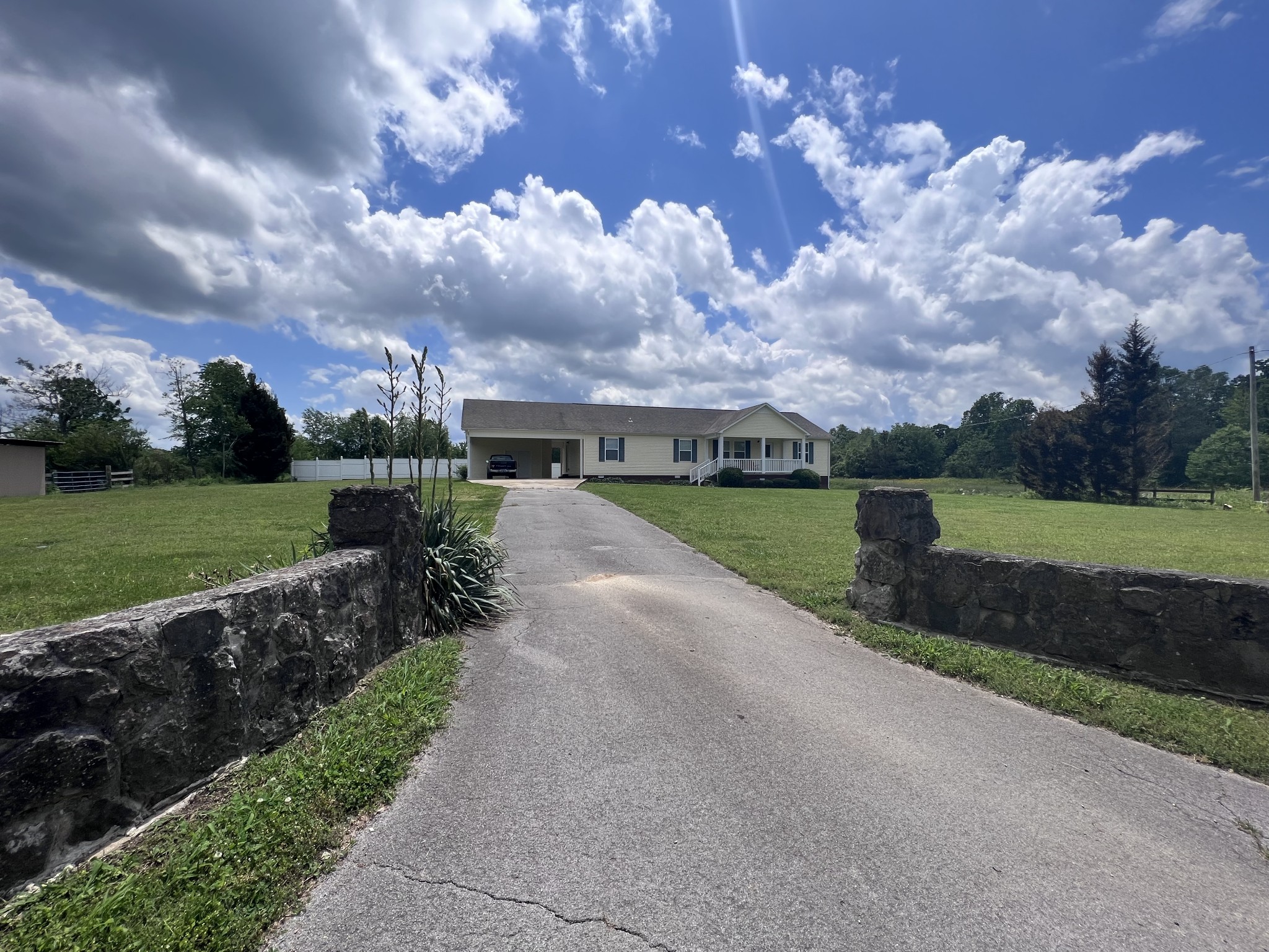 79 Moore Road Summertown, TN 38483 - Photo 2 of 38 Gallery Image 2