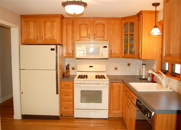 6 Winch Park Road Framingham, MA 01701 - Photo 3 of 13 Gallery Image 3