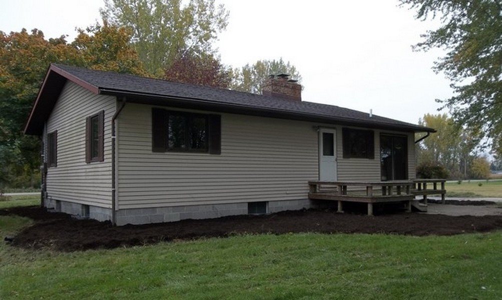 2404 South Nine Mile Road Kawkawlin, MI 48631 - Photo 4 of 21