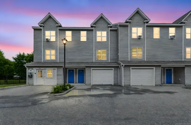 $2,450 | 62 Chestnut Street, Unit 27, Danbury, CT 06810