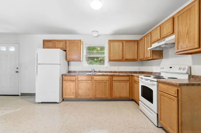 $2,450 | 62 Chestnut Street, Unit 27, Danbury, CT 06810